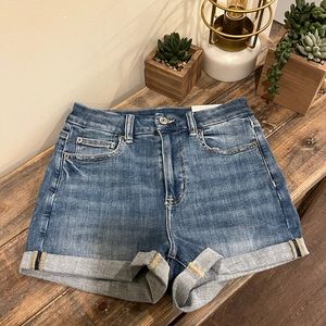 NWT - Woman’s American Eagle Curvy Hi-Rise Shorts - Size 4 (27 in)